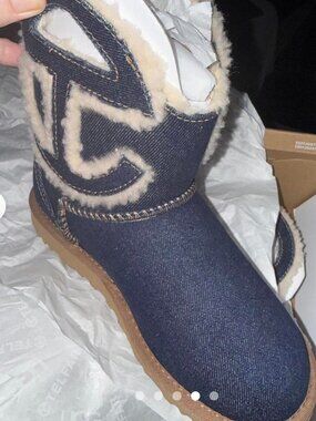 Brand new denim.blue telfar ugg short boots size 6